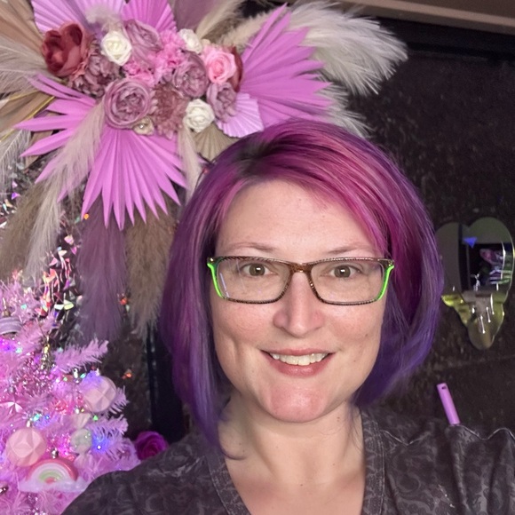 Meet your Posher, Kim - Picture 2 of 4